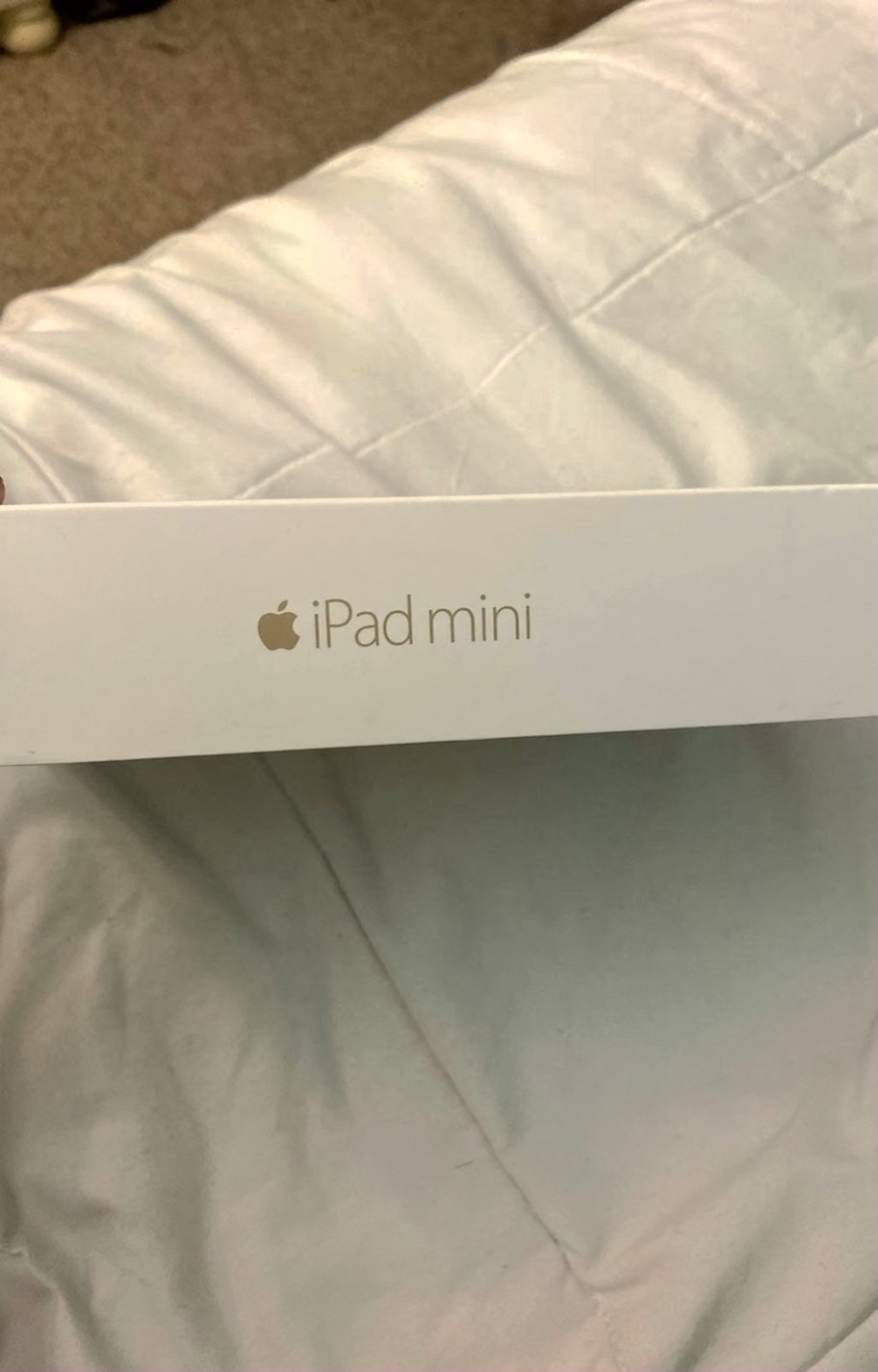 Apple iPad mini 4th Generation 128GB Gold Unlocked - Used image 2