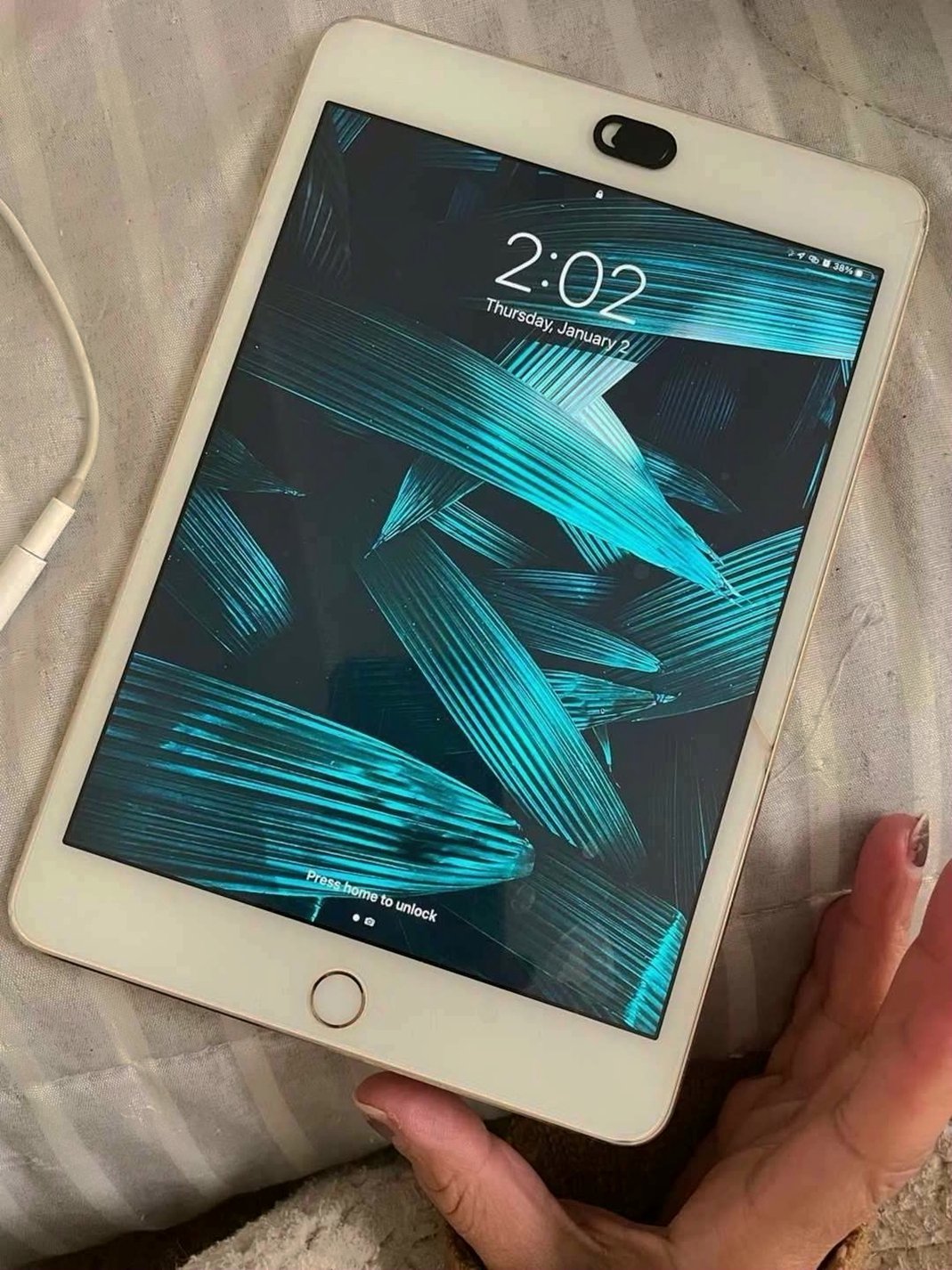Apple iPad mini 4 16GB Silver Unlocked - Used