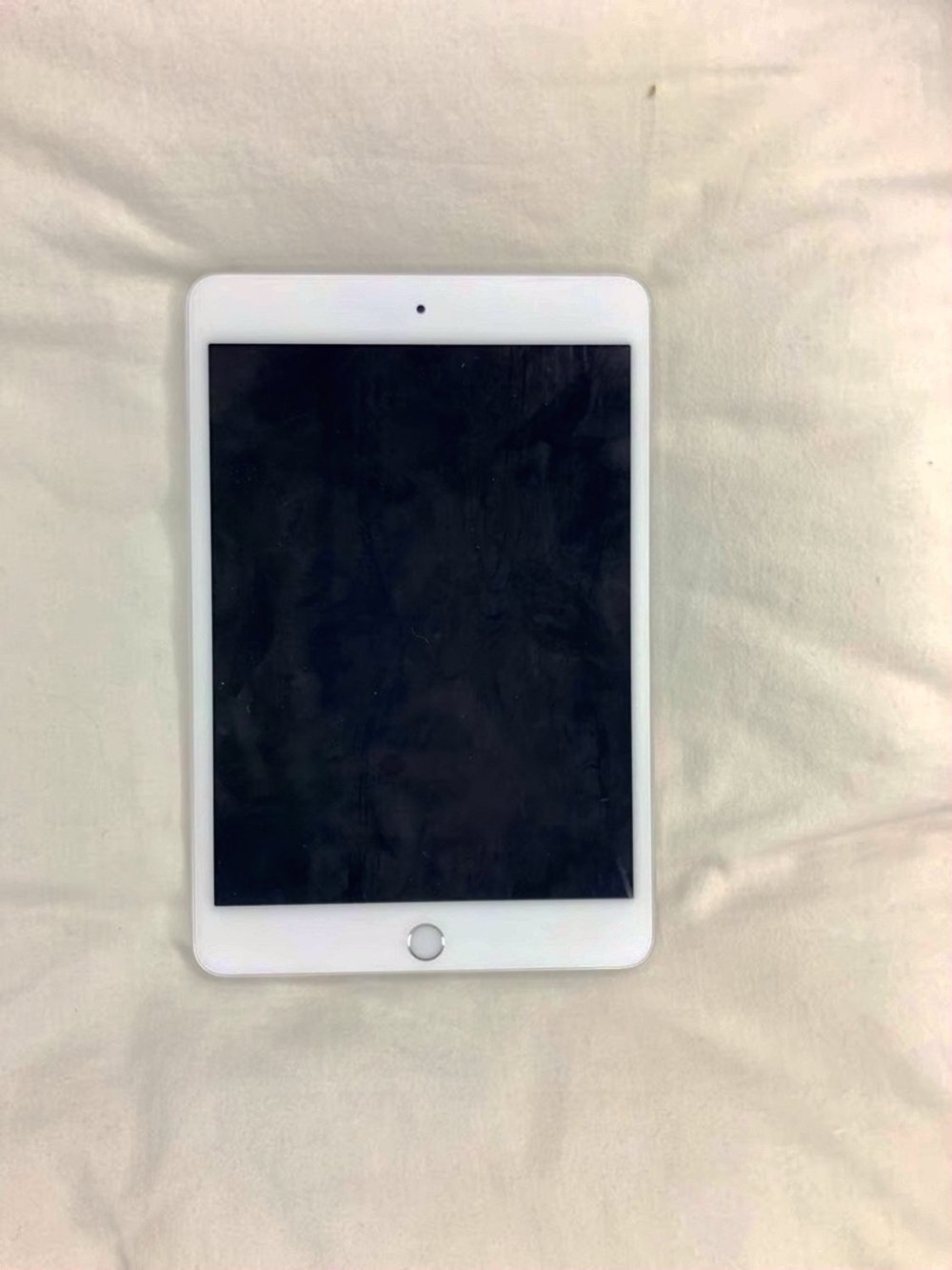 Apple iPad mini 4 128GB Silver Unlocked - Used