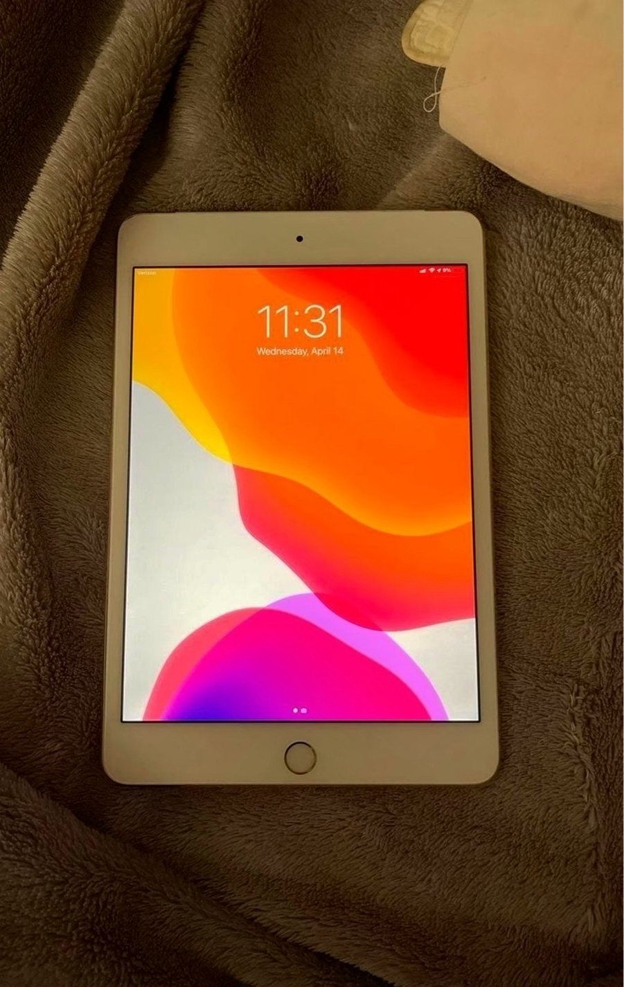 Apple iPad mini 4 16GB Space Gray Unlocked - Used image 2