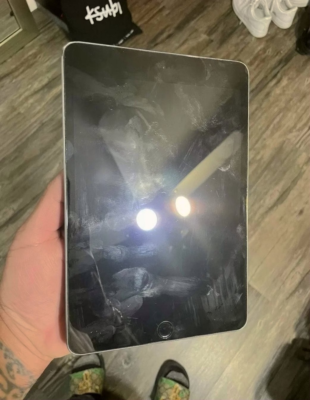 Apple iPad Mini 4th Generation 64GB Silver Unlocked - Used image 3