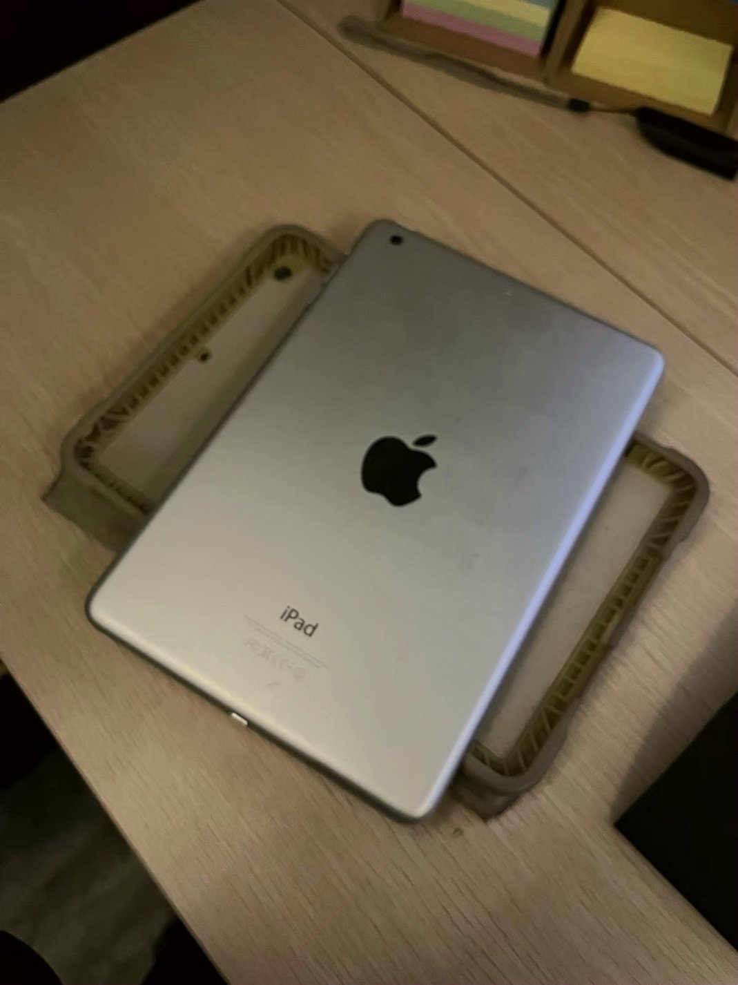 Apple iPad Mini 3 64GB Silver Unlocked - Used image 2