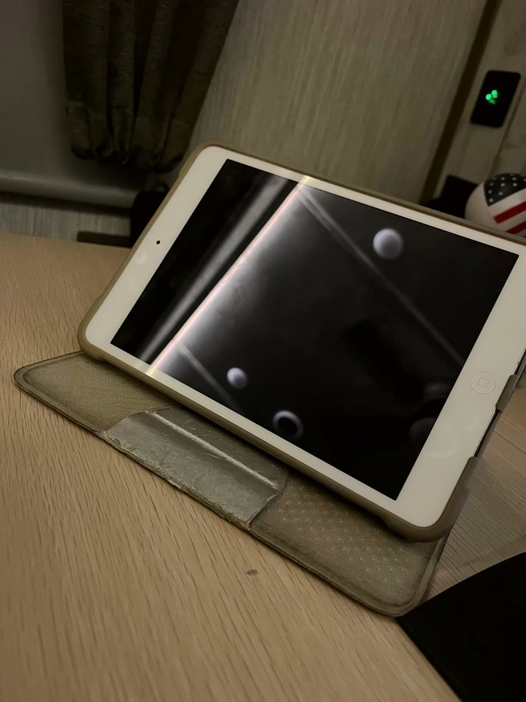 Apple iPad Mini 3 64GB Silver Unlocked - Used image 3