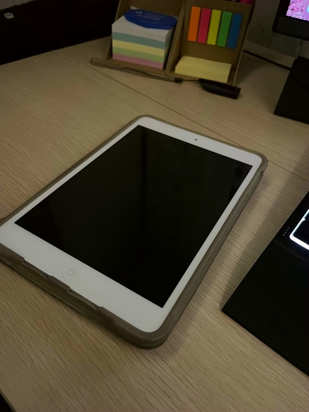 Apple iPad Mini 3 64GB Silver Unlocked - Used image 4