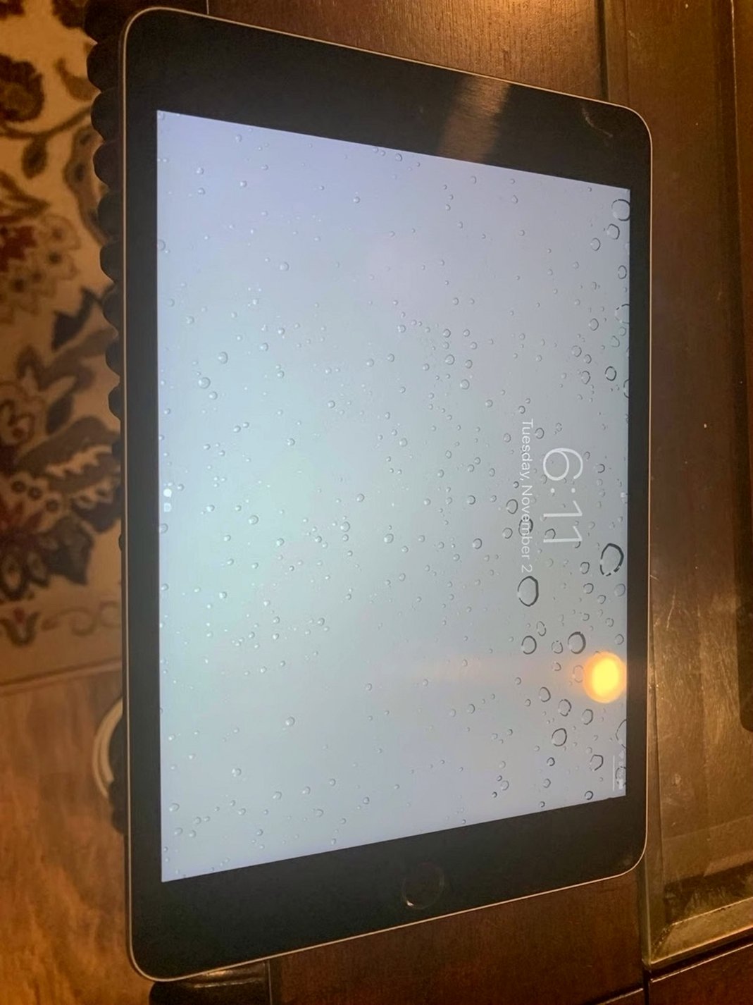 Apple iPad Mini 4th Generation 64GB Silver Unlocked - Used image 2