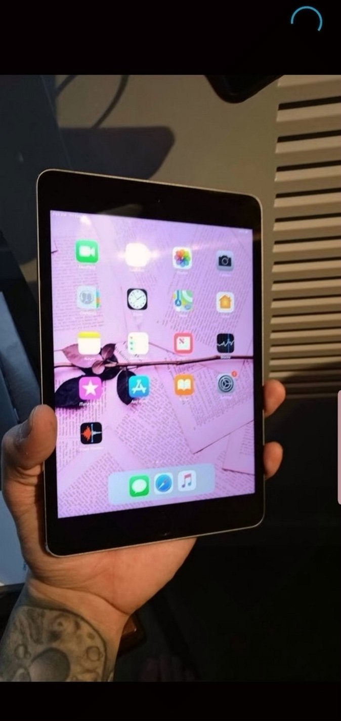 Apple iPad Mini 4 16GB Space Gray Unlocked - Used image 2