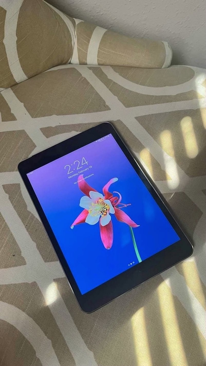 Apple iPad mini 3 5K83 16GB Space Gray Unlocked - Used