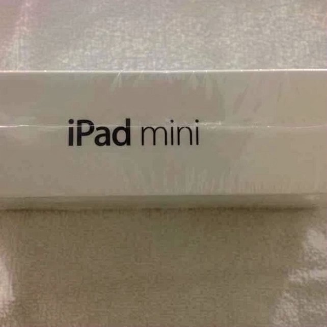 Apple iPad Mini 1st Gen 16GB White & Silver Unlocked - Used image 2