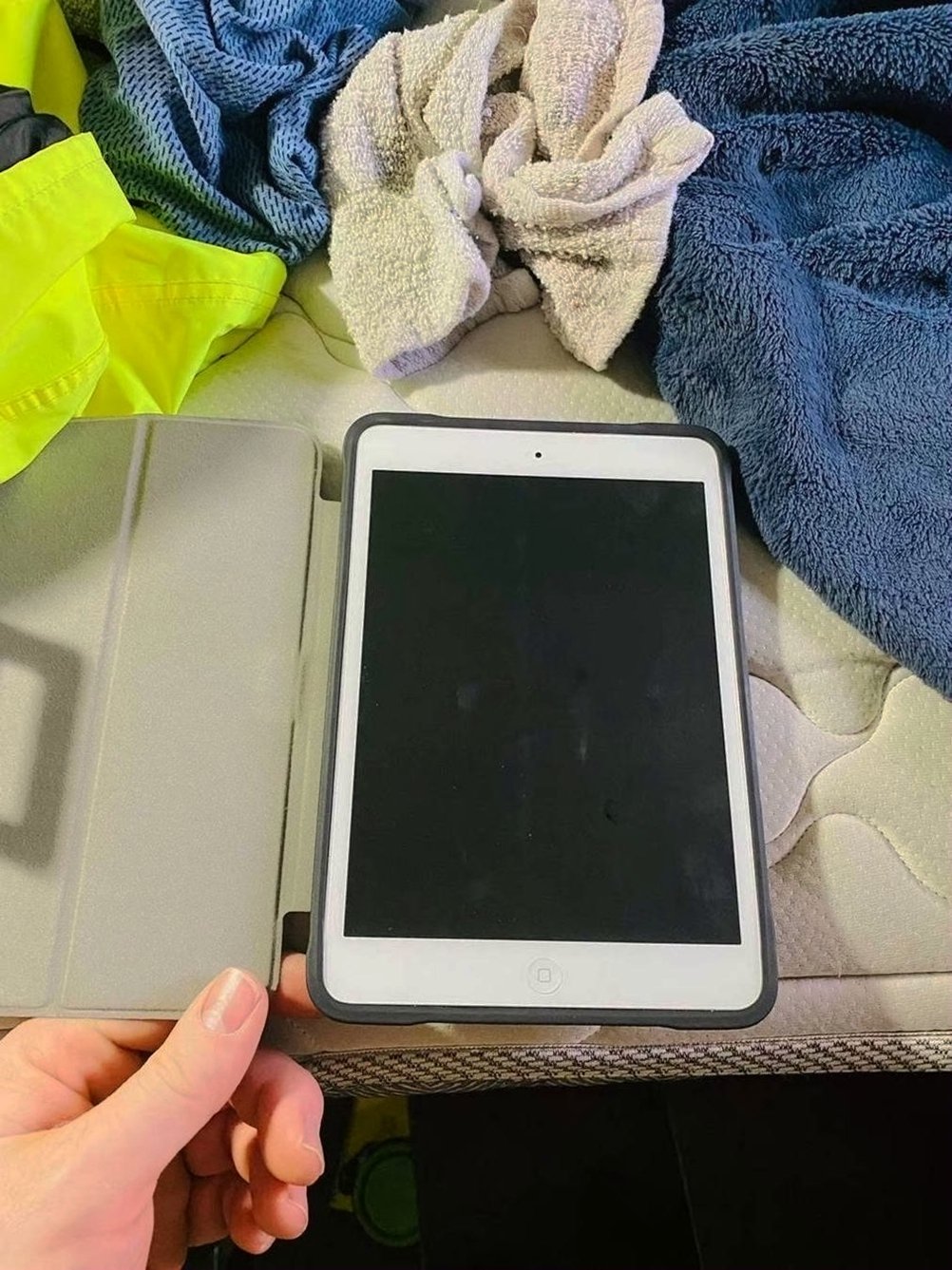 Apple iPad mini 1 64GB Space Gray Unlocked - Used image 2