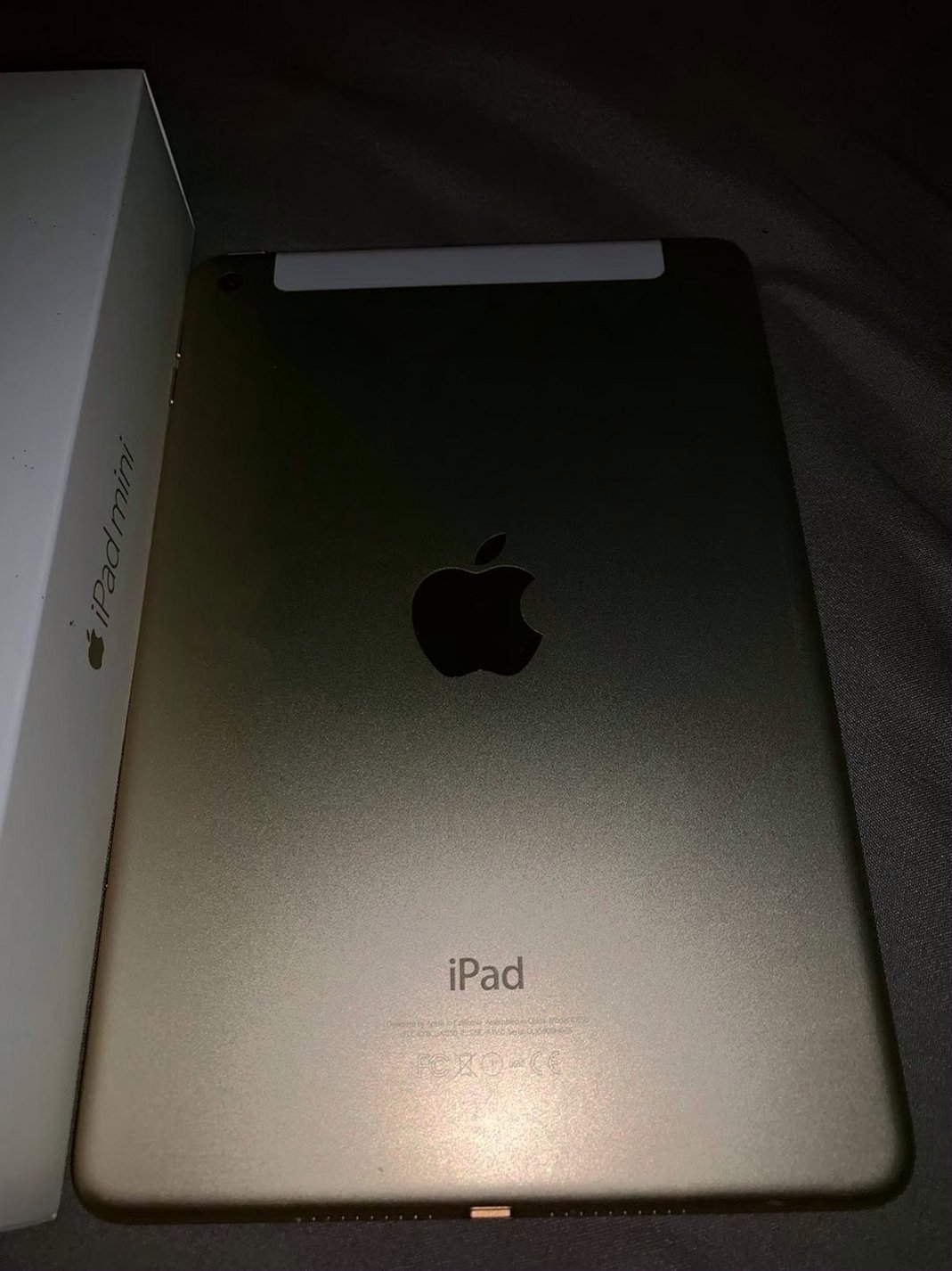 Apple iPad Mini 4th gen 32GB Gold Unlocked - Used image 5