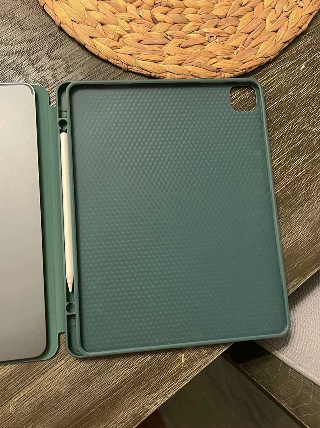 Apple iPad Pro 5th Generation 256GB Space Gray Unlocked - Used image 3