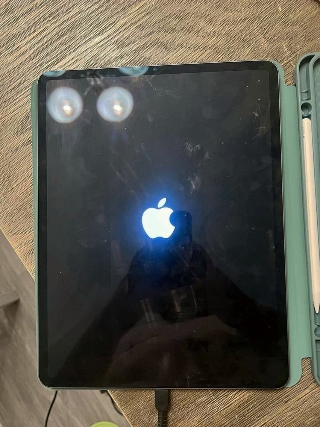 Apple iPad Pro 5th Generation 256GB Space Gray Unlocked - Used image 5