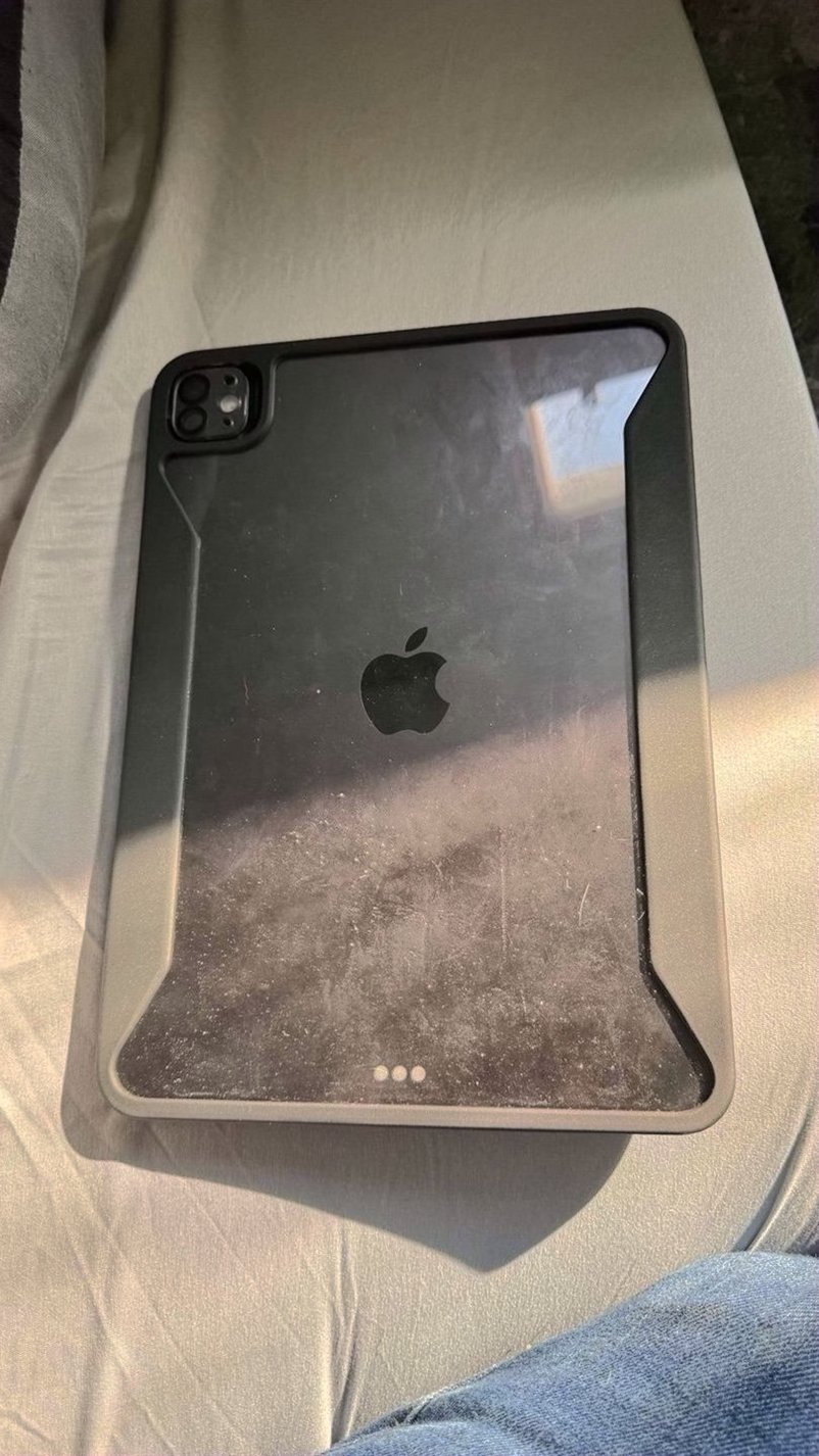 Apple iPad Pro M4 256GB Unlocked Used image 3