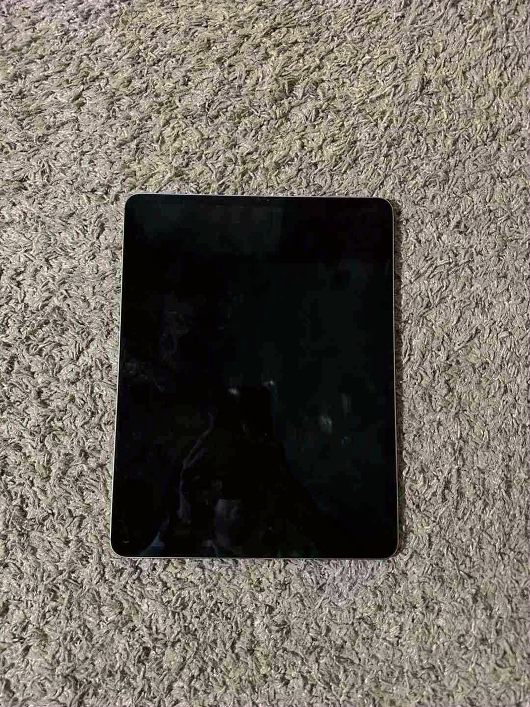 Apple iPad Pro 12.9-inch 6th Gen 128GB Unlocked Used image 3