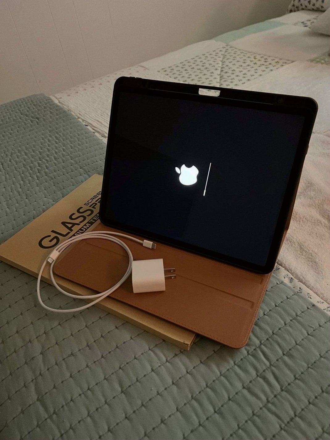 Apple iPad Pro 4th Generation 256GB 12.9-inch Unlocked - Used image 3