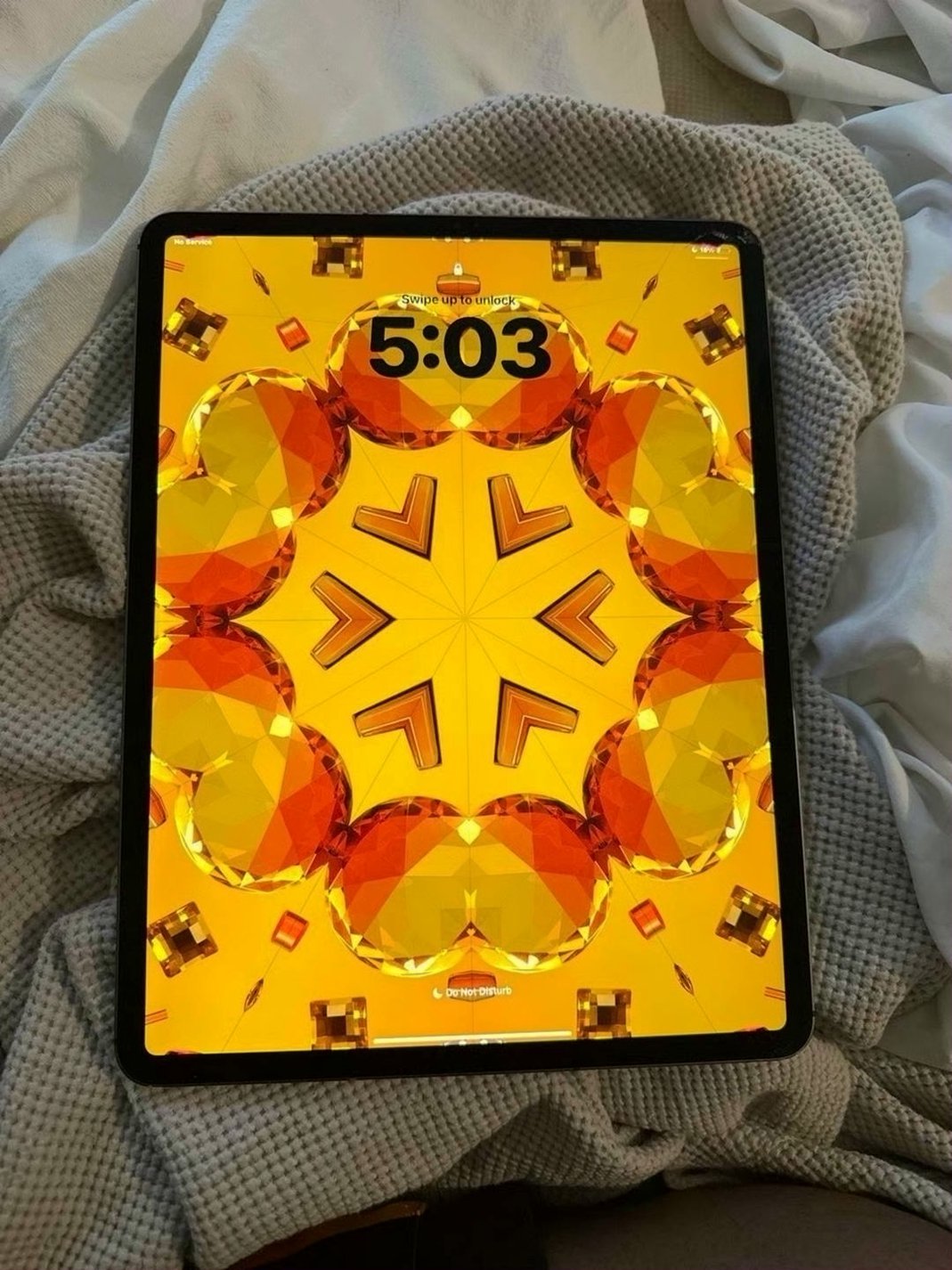 Apple iPad Pro 4th Generation 12.9 256GB Silver Unlocked - Used image 3