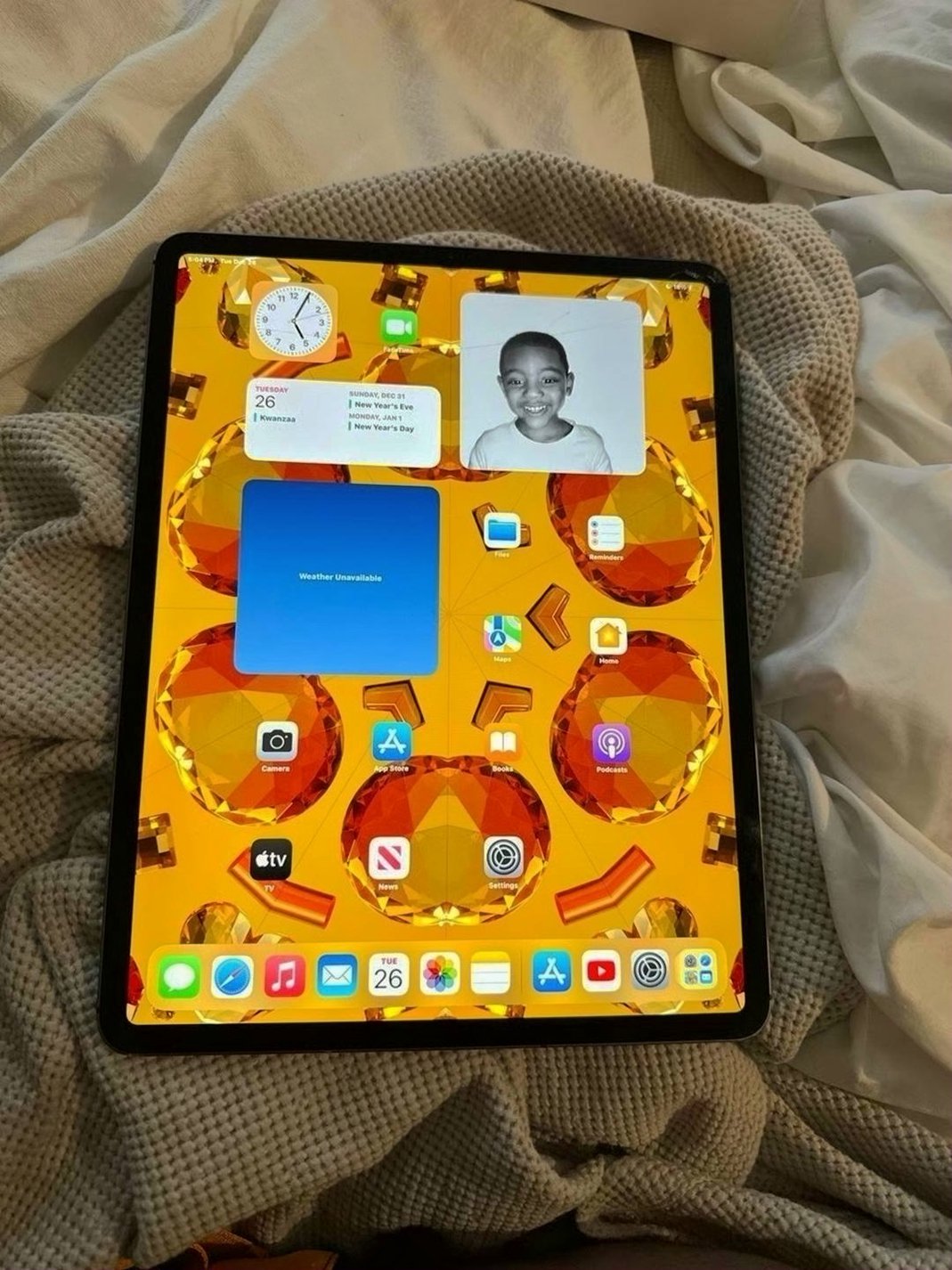 Apple iPad Pro 4th Generation 12.9 256GB Silver Unlocked - Used image 4