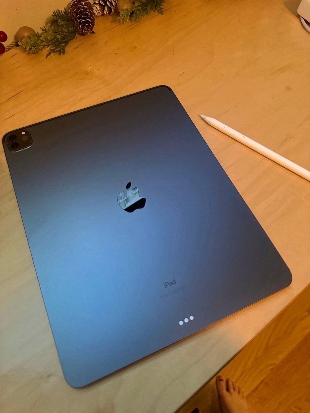Apple iPad Pro 12.9-inch 128GB Space Gray Unlocked - Used image 2