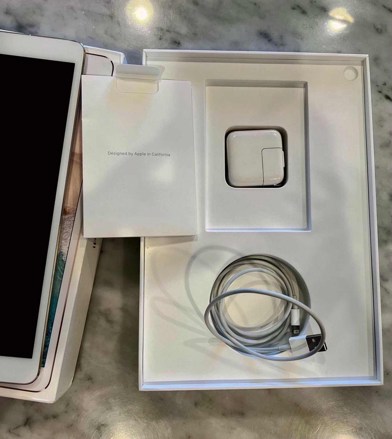 Apple iPad Pro 10.5-inch 512GB Gold Unlocked - Used image 2