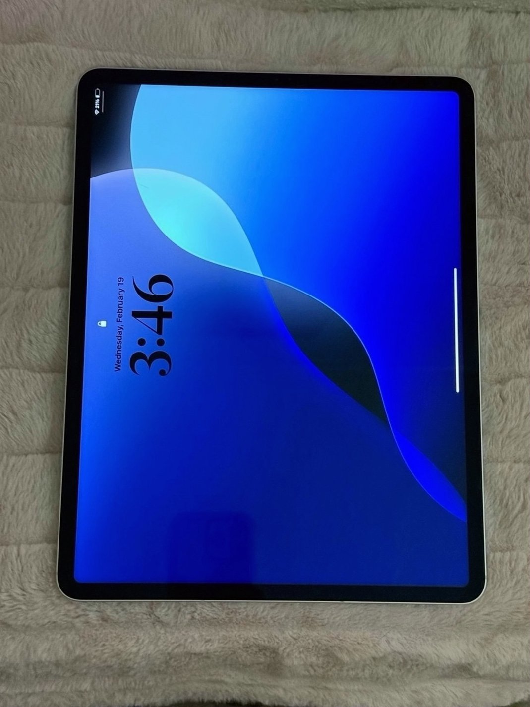 Apple iPad Pro 12.9” 6th Gen 128GB Silver Unlocked - Used image 3