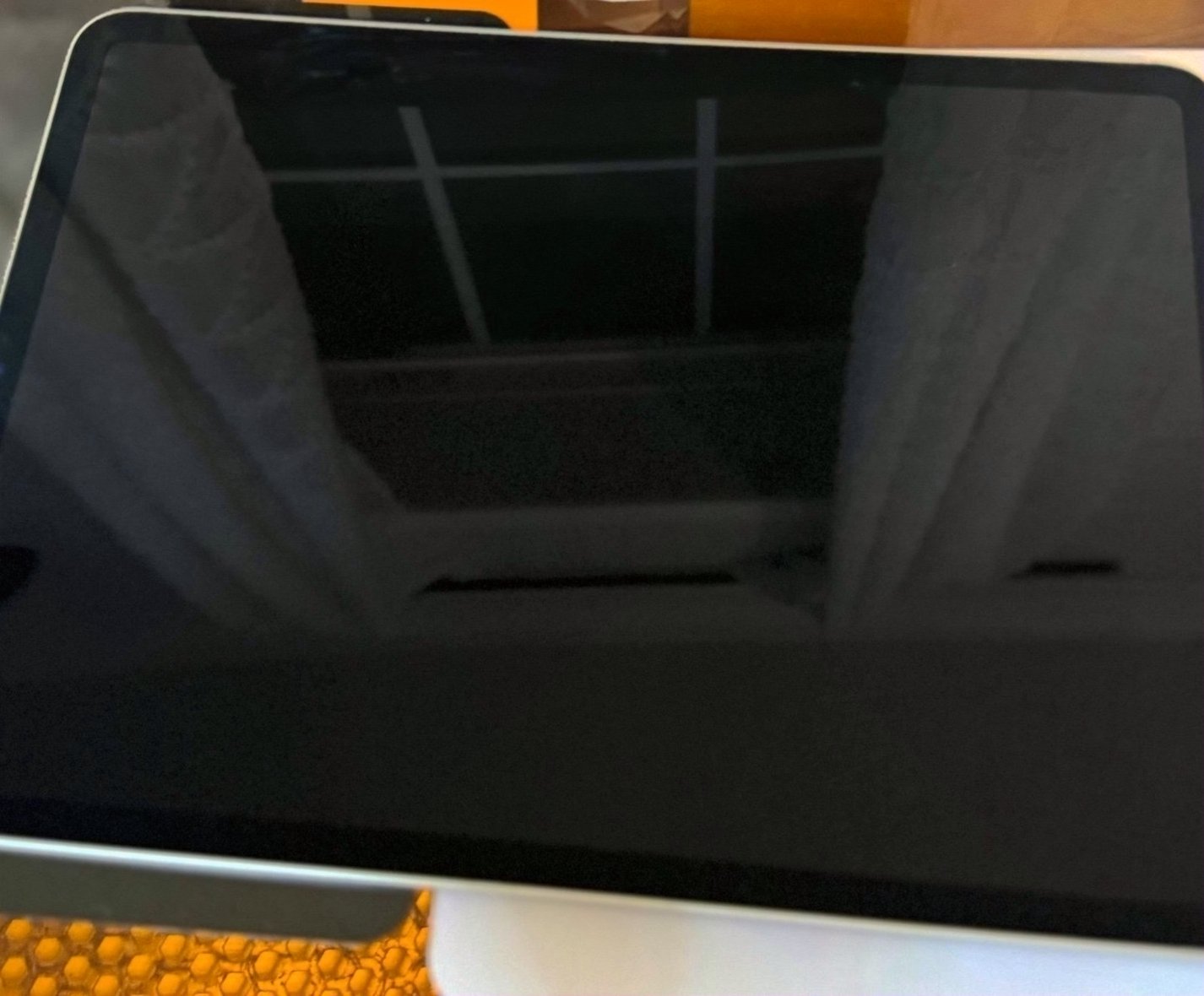 Apple iPad Pro 11” 3rd Generation 256GB Space Gray Unlocked - Used image 3