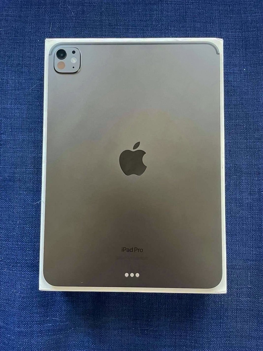 Apple iPad Pro 7th Gen 256GB Space Black Unlocked - Used image 2