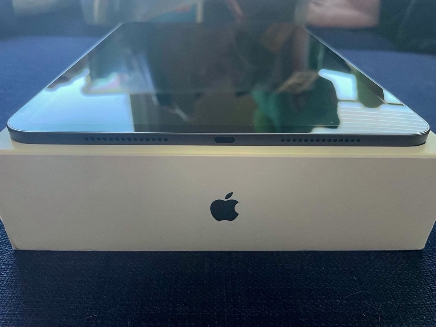 Apple iPad Pro 7th Gen 256GB Space Black Unlocked - Used image 4