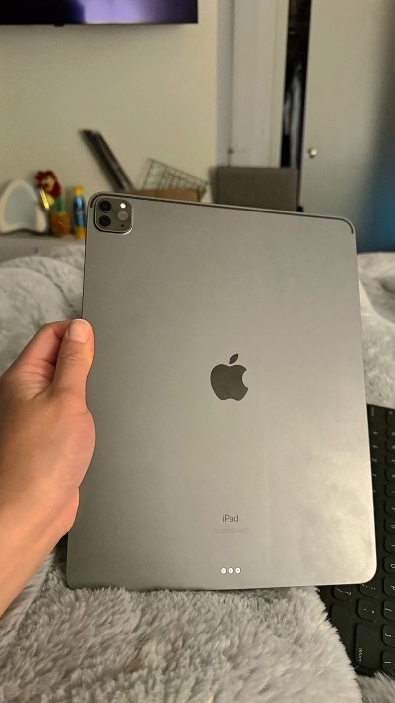Apple iPad Pro 12.9 inch 5th Gen 512GB Unlocked - Used image 3