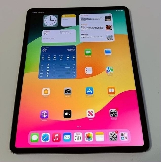 Apple iPad Pro 12.9 inch (5th Gen) 128GB Space Gray Unlocked - Used image 2