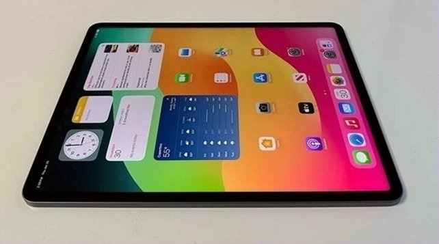 Apple iPad Pro 12.9 inch (5th Gen) 128GB Space Gray Unlocked - Used image 3