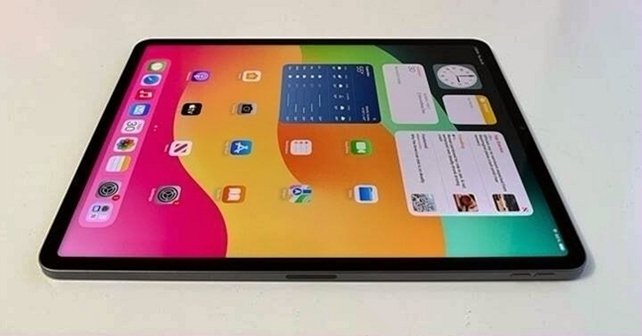 Apple iPad Pro 12.9 inch (5th Gen) 128GB Space Gray Unlocked - Used image 5