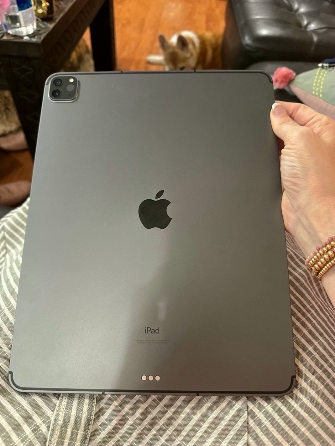 Apple iPad Pro 5th Gen 2TB Space Gray Unlocked - Used image 4