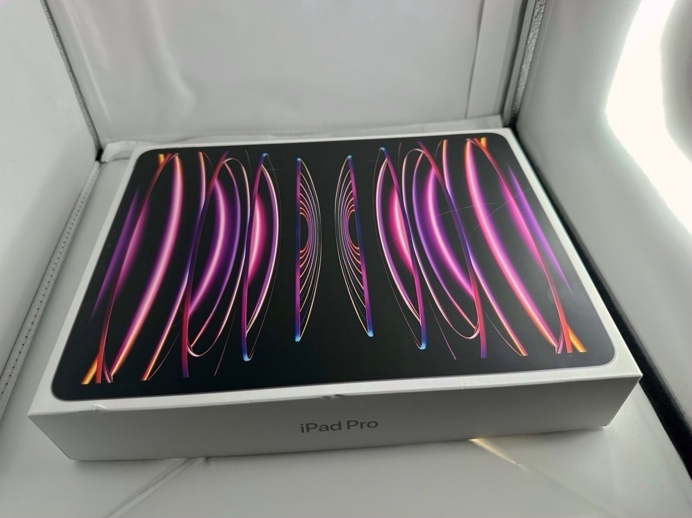 Apple iPad Pro 12-inch 6th Gen 12GB Unlocked - Used image 2