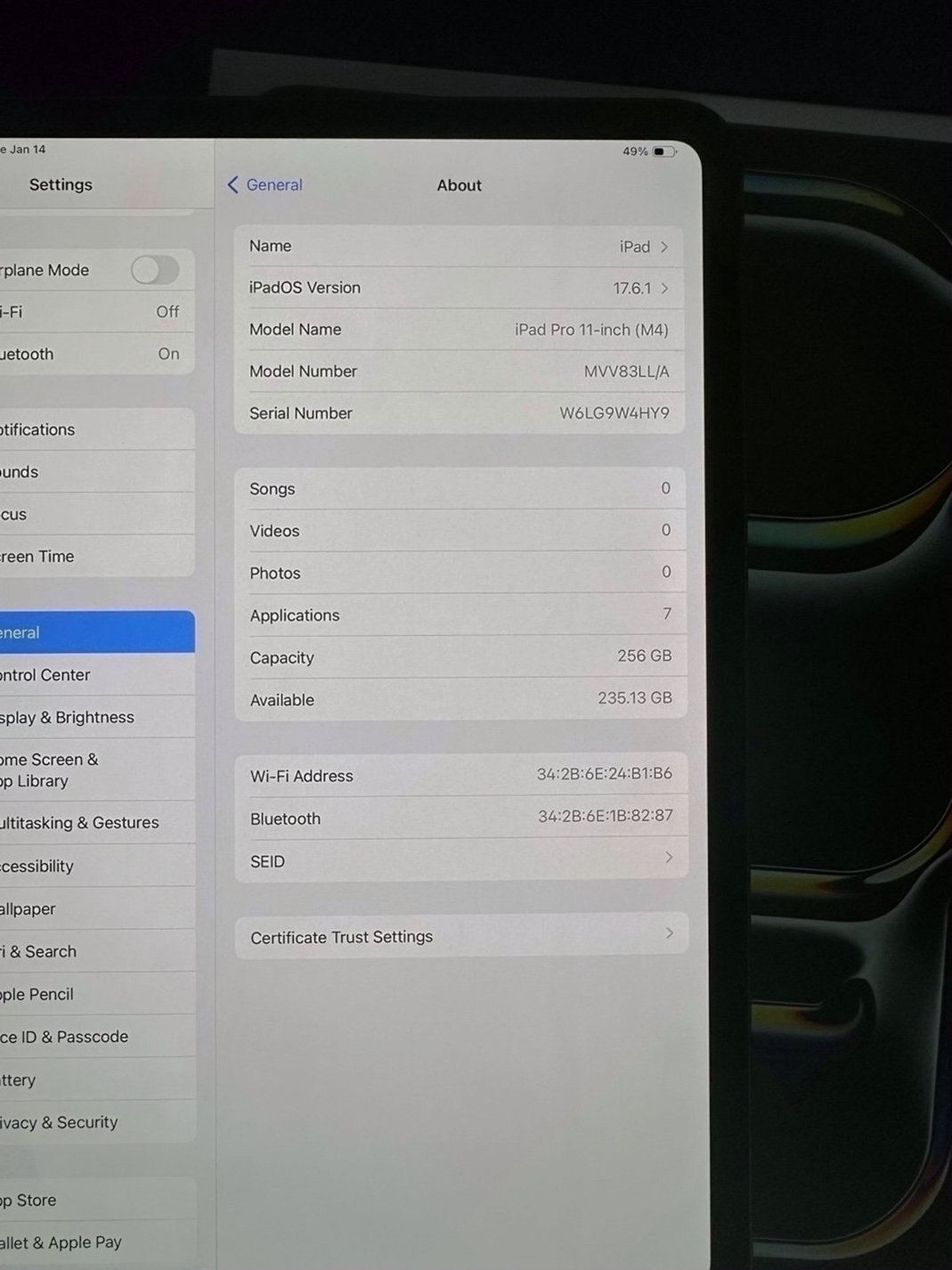 Apple iPad Pro M4 11inch 256GB Space Black Unlocked - Used image 3