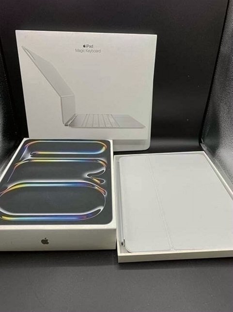 Apple iPad Pro M4 OLED 256GB Silver Unlocked - Used