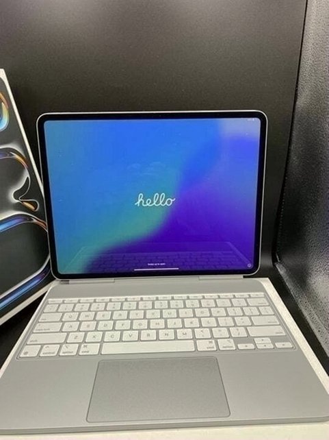 Apple iPad Pro M4 OLED 256GB Silver Unlocked - Used image 4