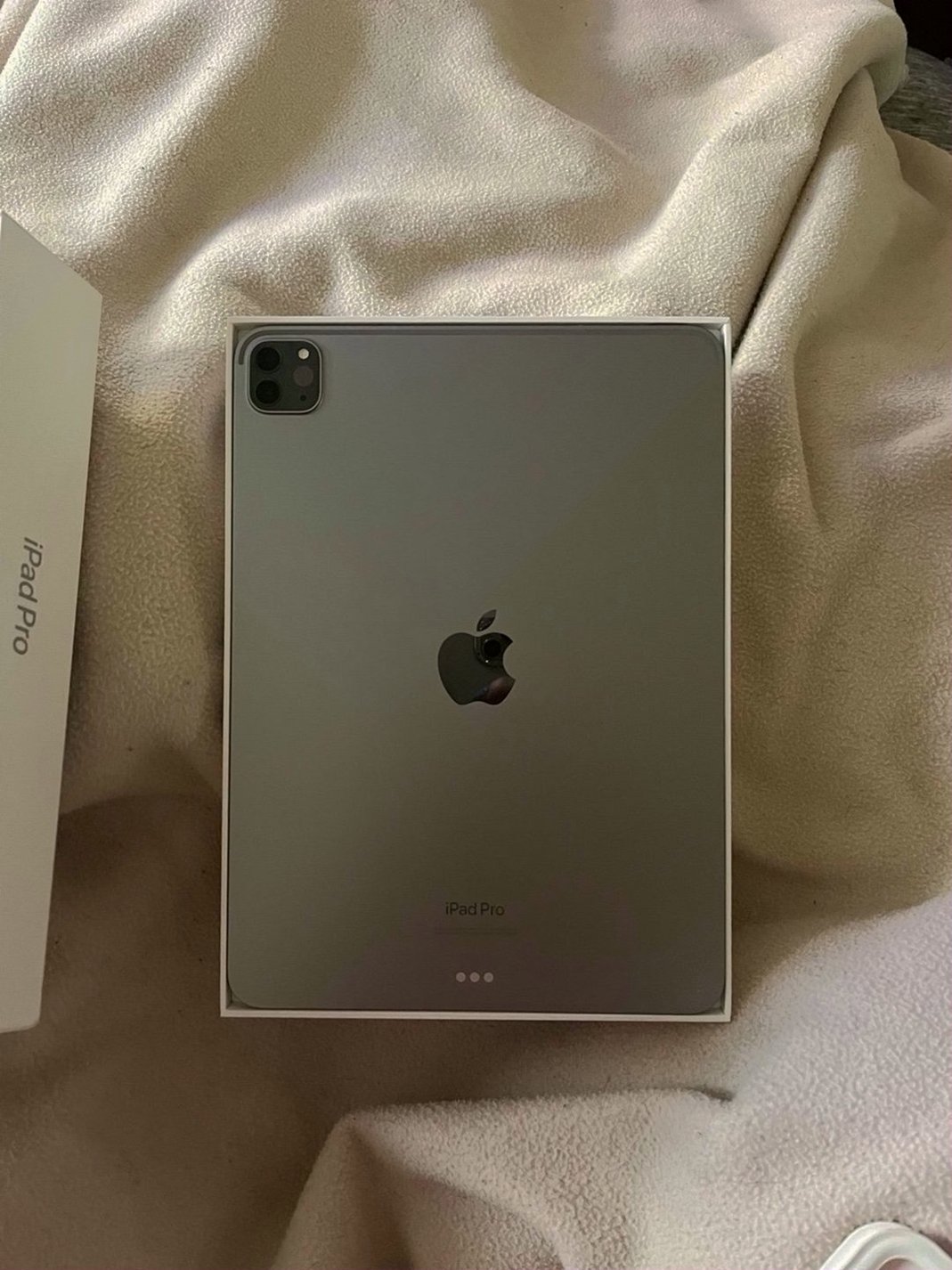 Apple iPad Pro 11-inch 4th Generation 128GB Unlocked - Used image 4