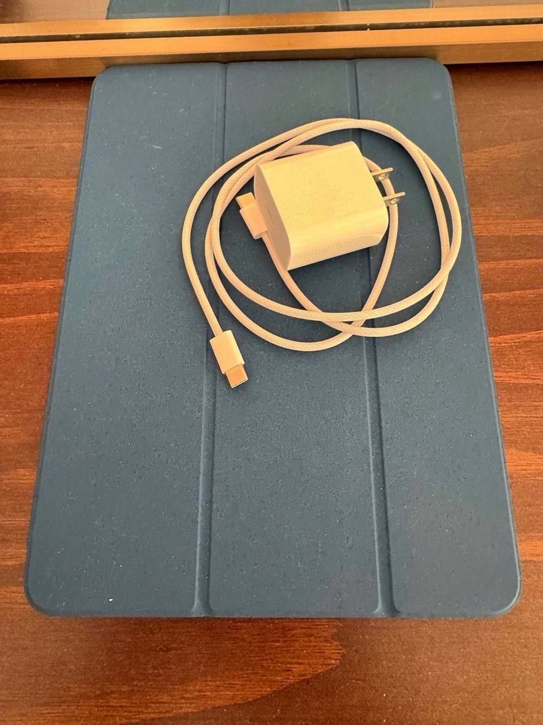 Apple iPad Pro 11inch 4th Generation 128GB Silver Unlocked - Used image 3