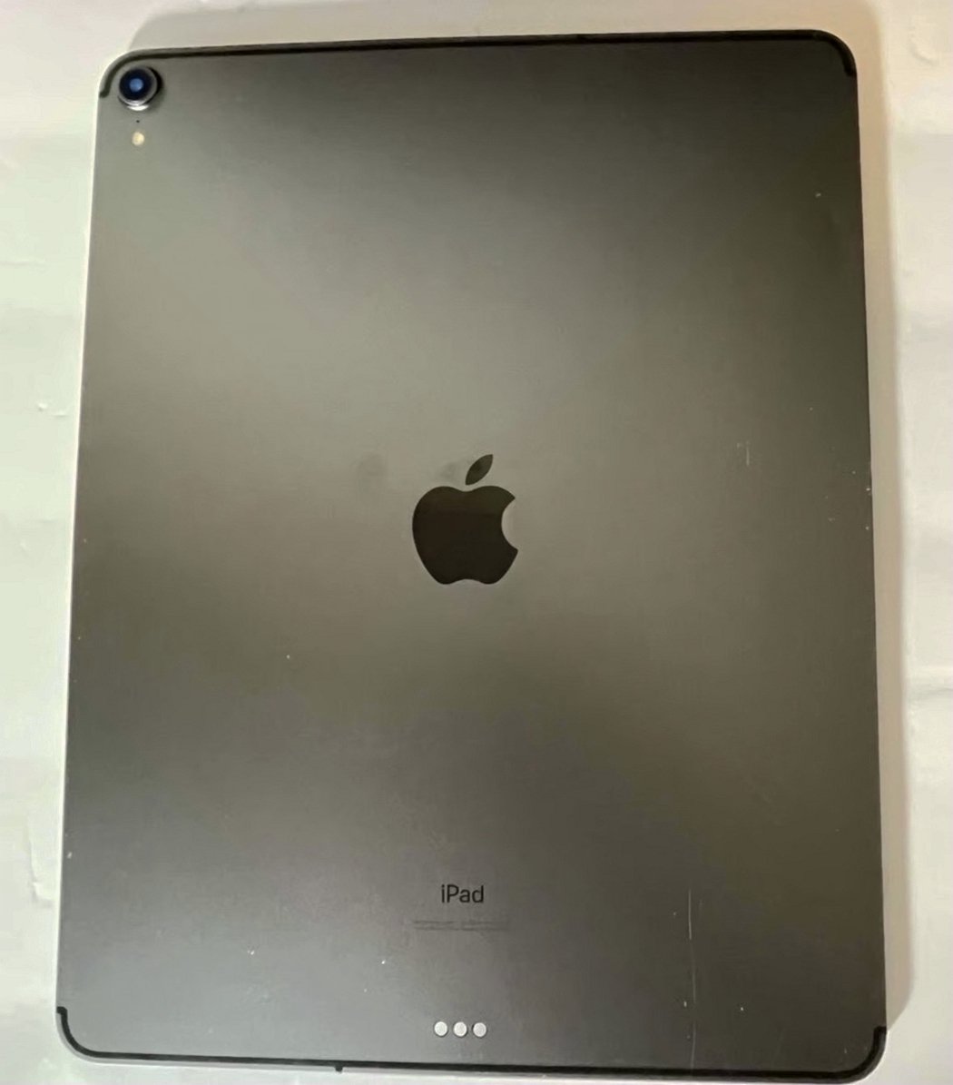 Apple iPad Pro 3rd Generation 12.9 256GB Space Gray Unlocked - Used image 2