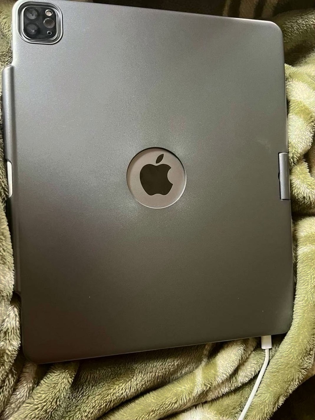 Apple iPad Pro 6th Generation 128GB Unlocked - Used image 5