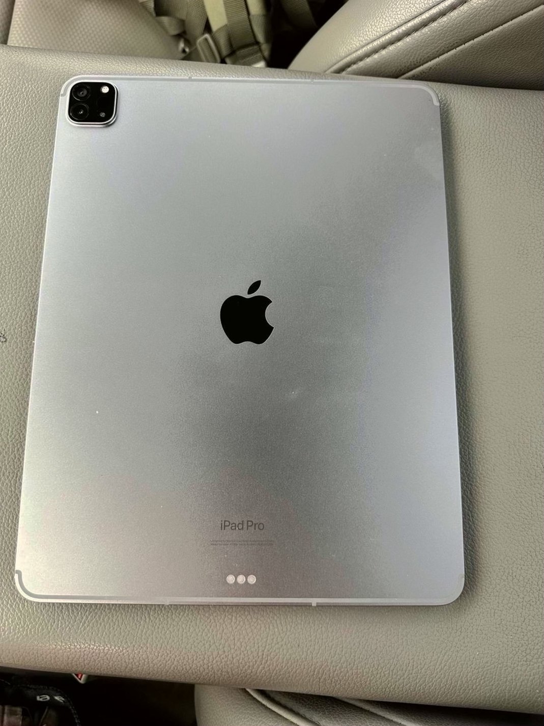 Apple iPad Pro 12.9 Inch 128GB Silver Unlocked - Used image 2