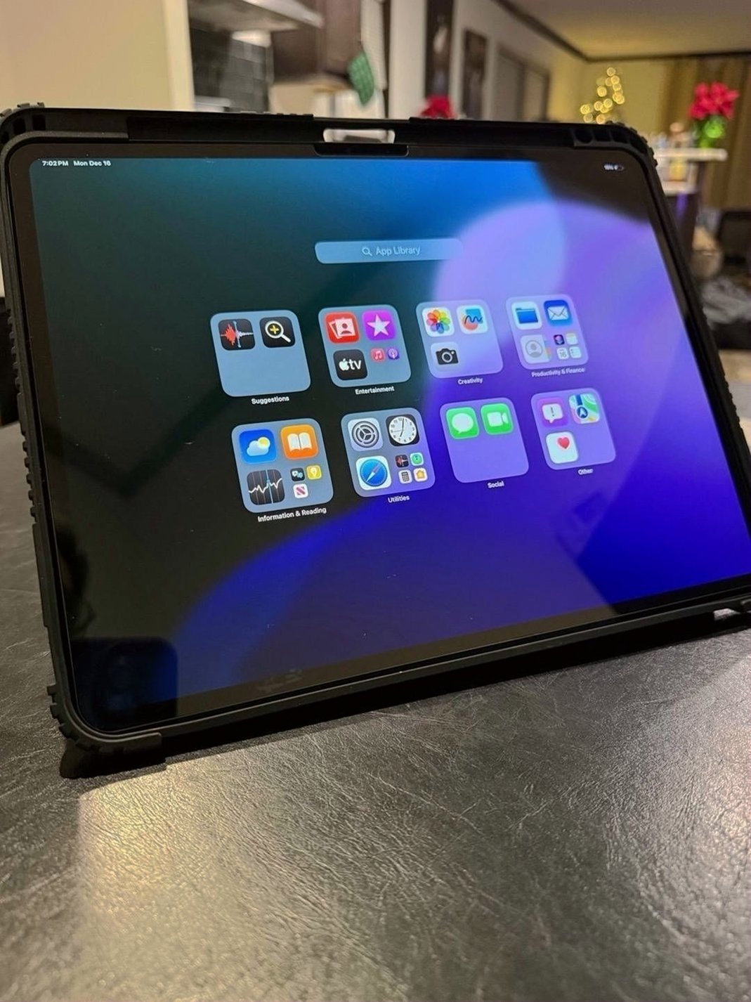 Apple iPad Pro 13" M4 256GB Space Black Unlocked - Used image 3