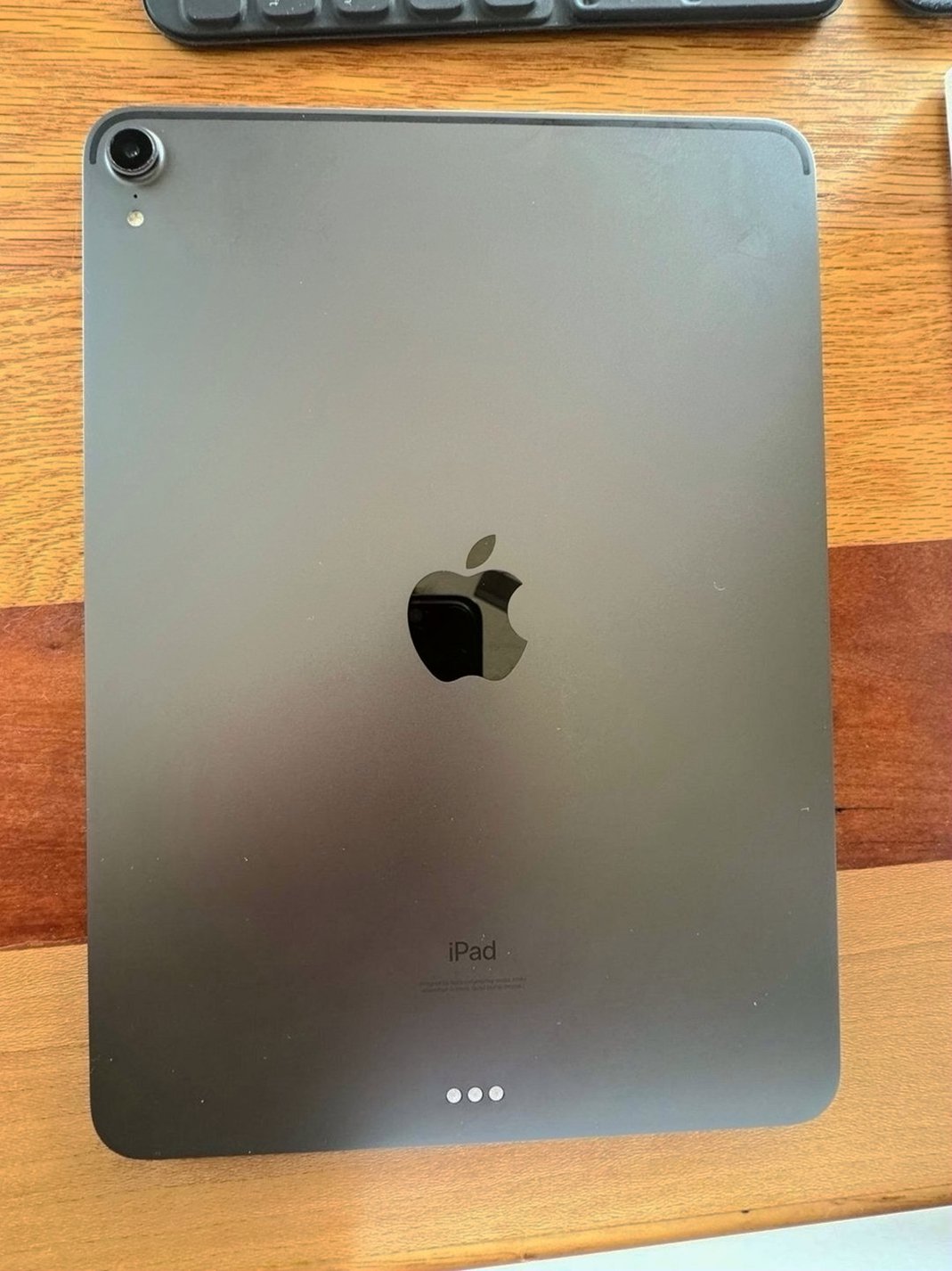 Apple iPad Pro 11” 1st Generation 64GB Space Gray Unlocked - Used image 3