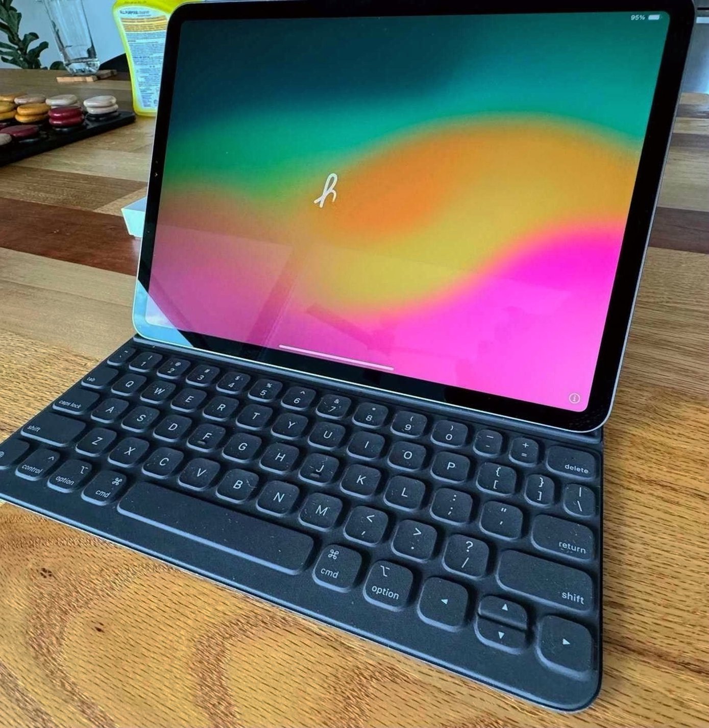 Apple iPad Pro 11” 1st Generation 64GB Space Gray Unlocked - Used image 5