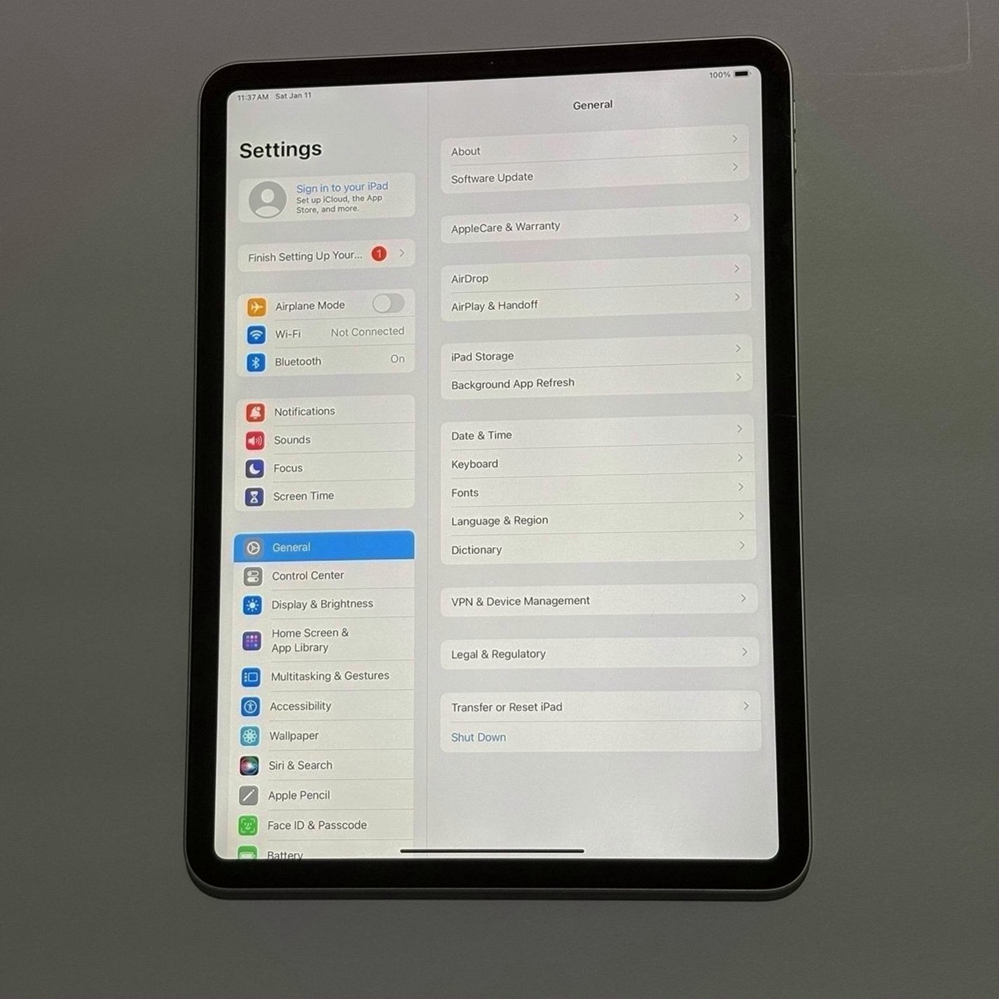 Apple iPad Pro 11 inch 128GB Unlocked - Used image 3