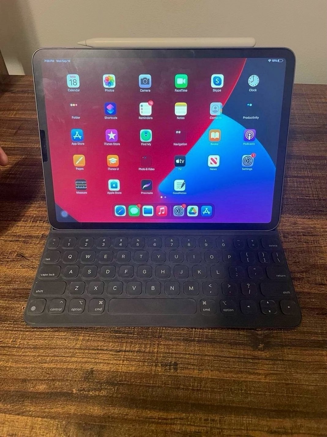 Apple iPad Pro 11in 64GB Space Gray Unlocked - Used image 2