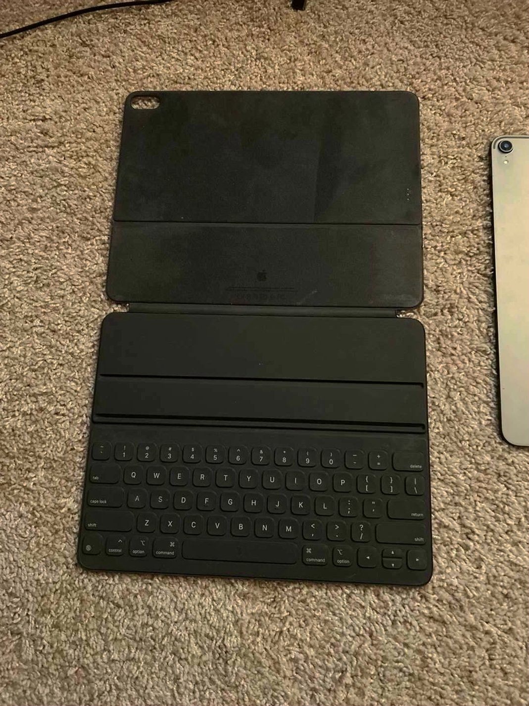 Apple iPad Pro 3rd Generation 12.9 inch Unlocked - Used image 3