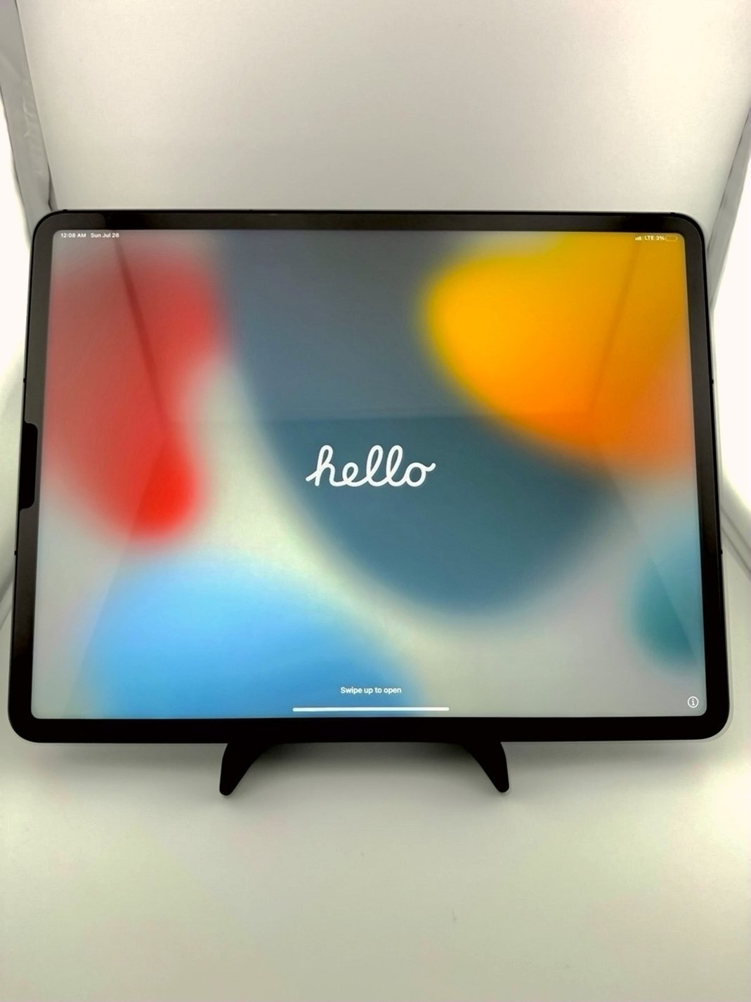 Apple iPad Pro 12.9 Inch 5th Gen 128GB Space Gray Unlocked - Used image 2