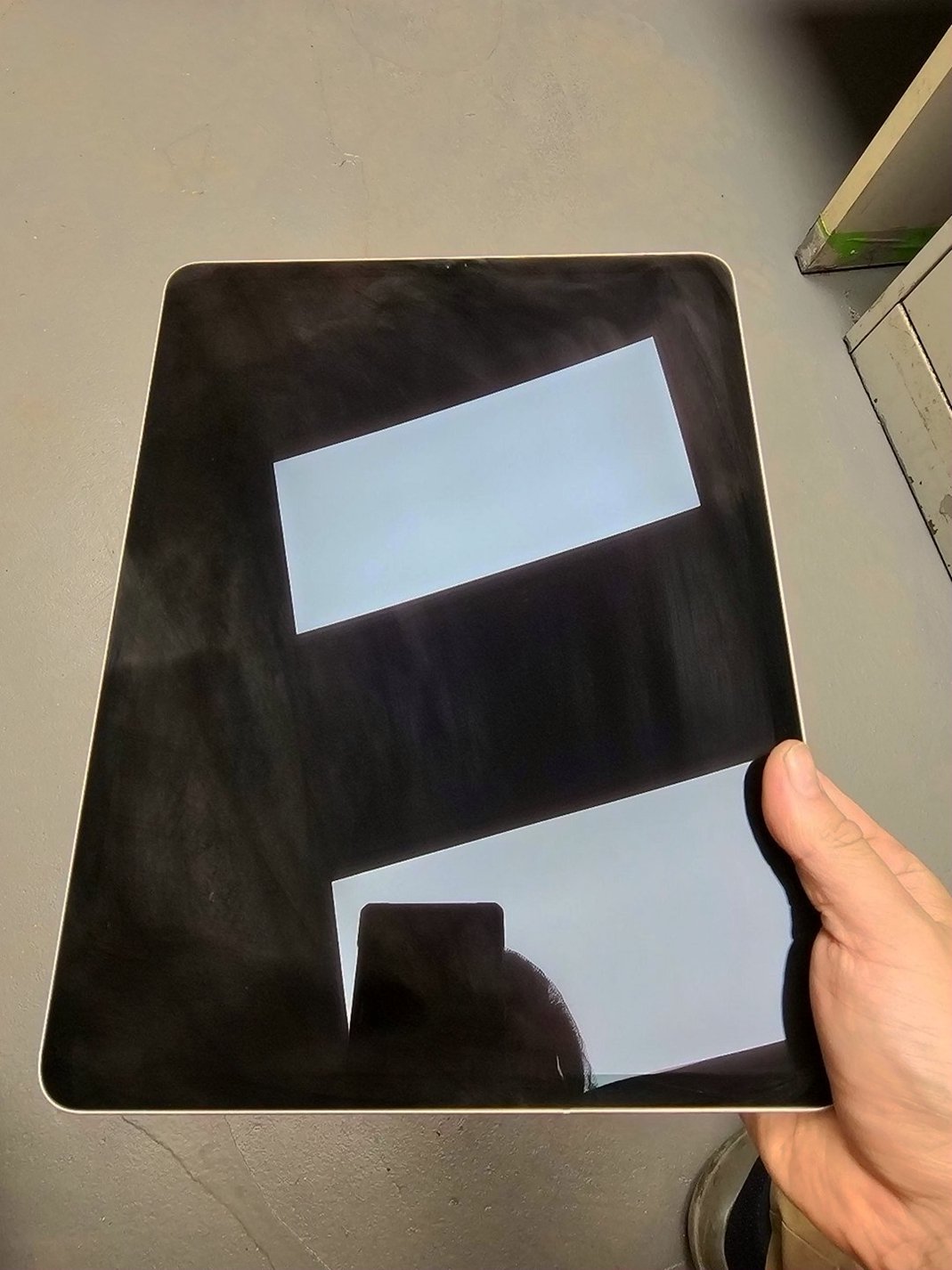 Apple iPad Pro 4th Gen 12.9inch 1TB Space Gray Unlocked - Used image 3
