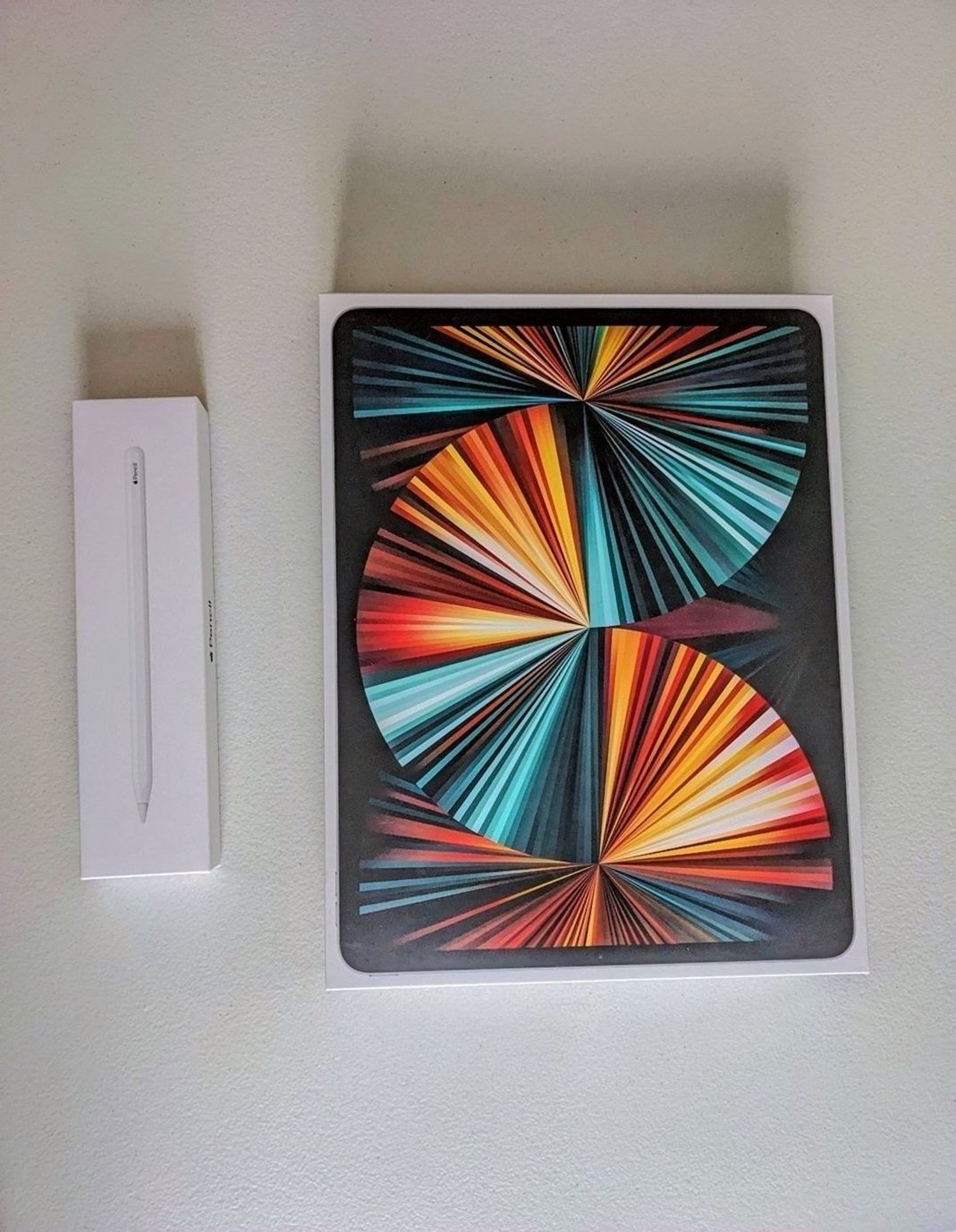 Apple iPad Pro 12.9 5th Generation 128GB Unlocked - Used image 2